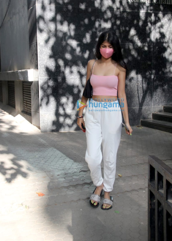 photos anjini dhawan spotted at santacruz 3