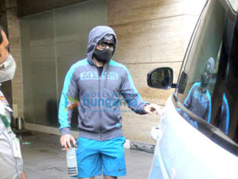 Photos: Emraan Hashmi spotted outside gym in Bandra
