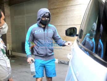 Photos: Emraan Hashmi spotted outside gym in Bandra