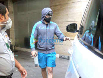 Photos: Emraan Hashmi spotted outside gym in Bandra