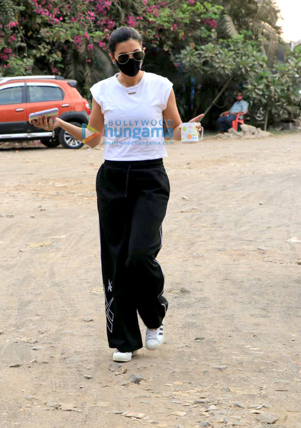 photos gauahar khan snapped in versova 3