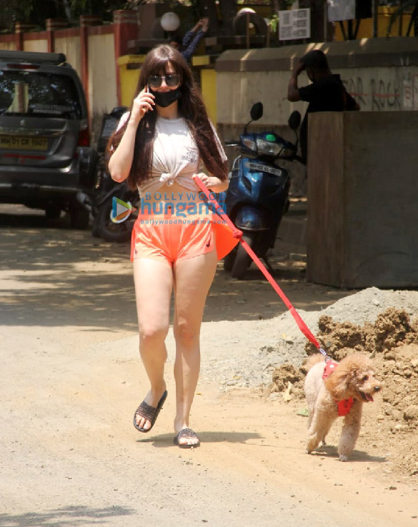 photos giorgia andriani spotted outside her house in bandra 4