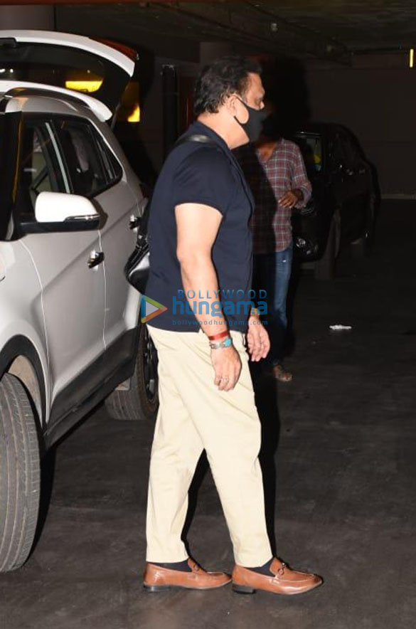 photos govinda and wife sunita ahuja snapped at the airport 3