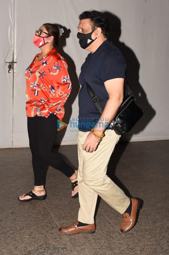 photos govinda and wife sunita ahuja snapped at the airport 5