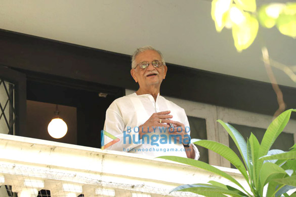 photos gulzar snapped at his balcony in bandra 2