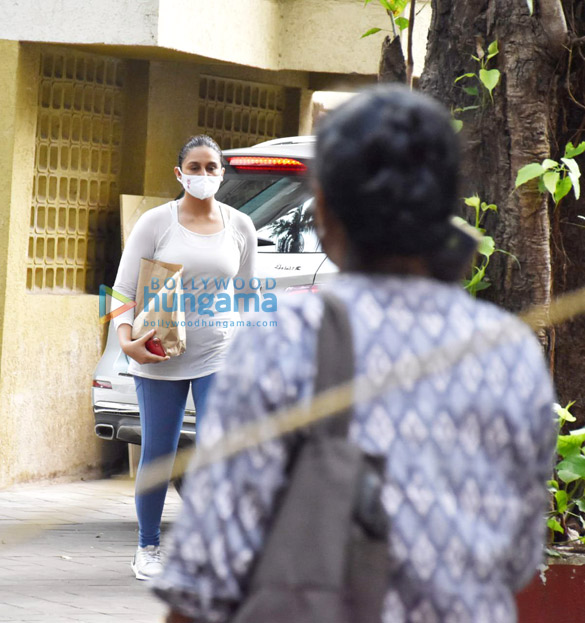 photos huma qureshi snapped in juhu 2