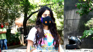 Photos: Janhvi Kapoor spotted at a clinic