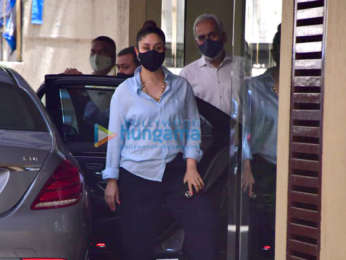 Photos: Kareena Kapoor Khan snapped at Karisma Kapoor's house