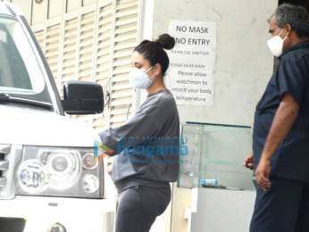 Photos: Kareena Kapoor Khan snapped outside a clinic in Bandra