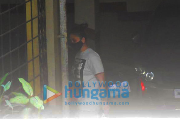 photos kareena kapoor khan spotted in bandra 4 11