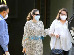 Photos: Karisma Kapoor spotted at Bandstand with her mother Babita