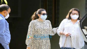 Photos: Karisma Kapoor spotted at Bandstand with her mother Babita