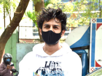 Photos: Kartik Aaryan snapped at a dubbing studio in Andheri