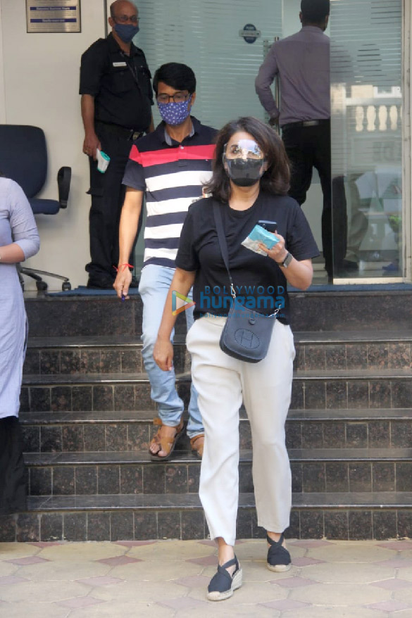 Photos: Neetu Kapoor spotted in Bandra Photos: Neetu Kapoor spotted in Bandra