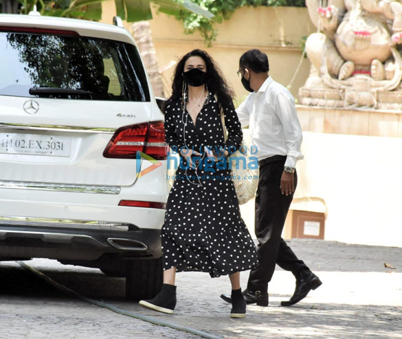 Photos: Preity Zinta snapped at Hrithik Roshan’s house in Juhu Photos: Preity Zinta snapped at Hrithik Roshan’s house in Juhu