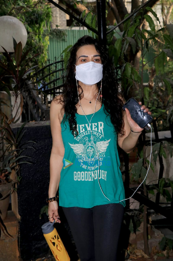 Photos: Preity Zinta snapped at the Nail Spa in Bandra Photos: Preity Zinta snapped at the Nail Spa in Bandra