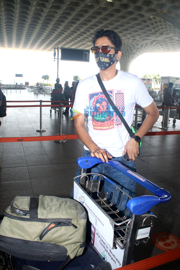 photos raai laxmi and vijay verma spotted at the airport 5