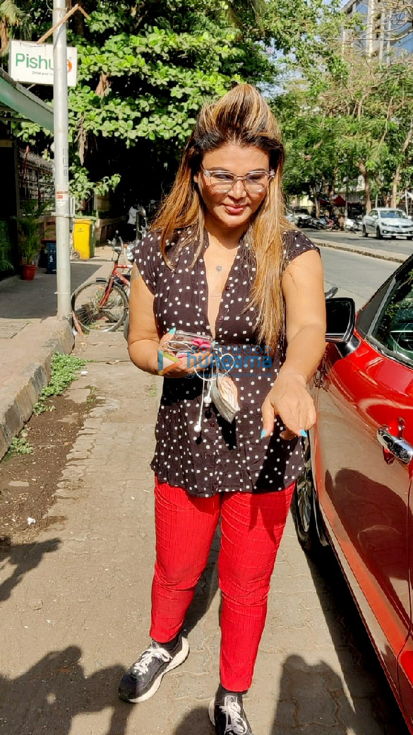 photos rakhi sawant spotted in andheri 1