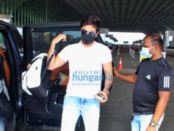 Photos: Ranbir Kapoor and Alia Bhatt snapped at the airport