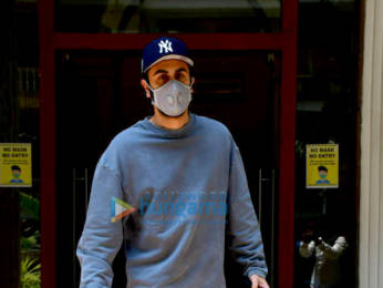 Photos: Ranbir Kapoor and Neetu Singh spotted at a clinic