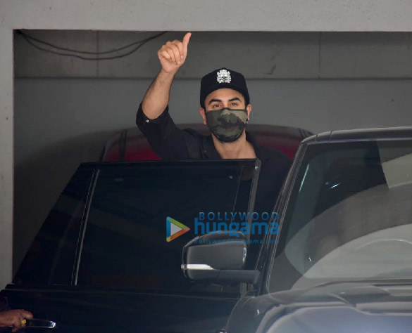 photos ranbir kapoor spotted at a clinic 2 3