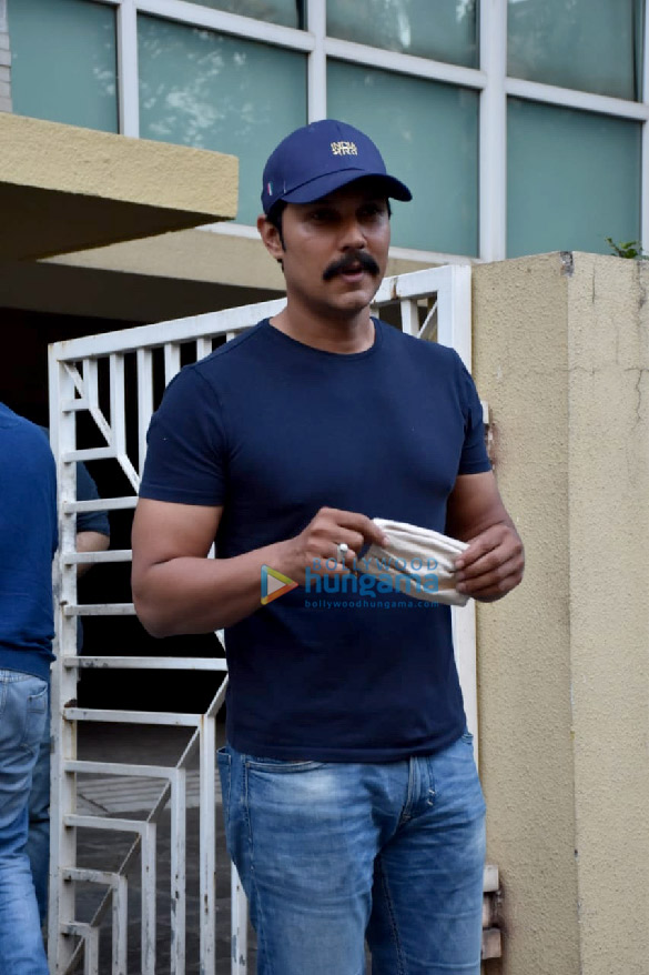 photos randeep hooda snapped at kamal jains office in juhu 2