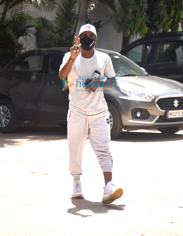 photos remo dsouza snapped with his wife lizelle dsouza at his office in andheri 3