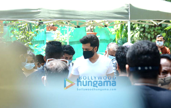 photos riteish deshmukh and genelia dsouza snapped at shoot location in bandra 4