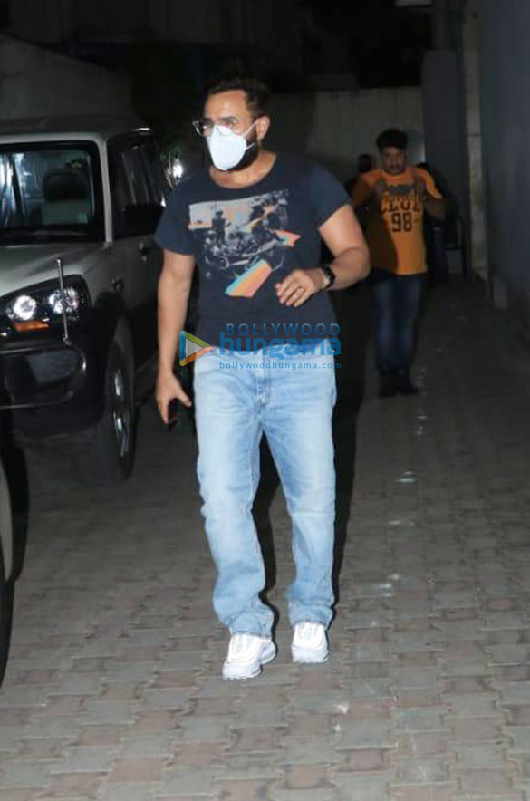 photos saif ali khan snapped at mahesh bhatts office in bandra 3