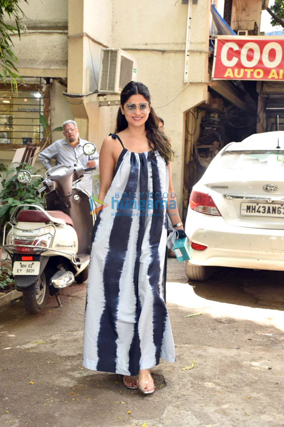 photos shamita shetty snapped at a salon in juhu 2