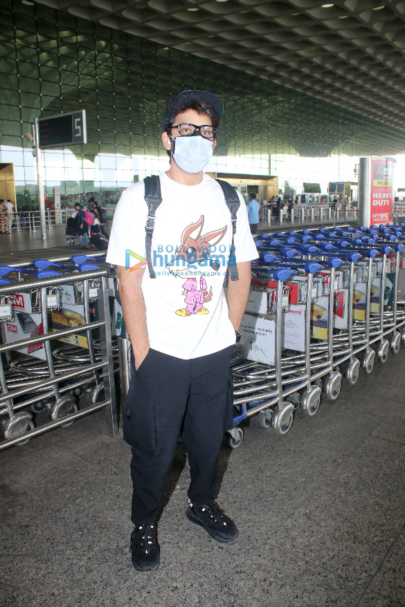 photos shreyas talpade giorgia andriani ekta kapoor and others snapped at the airport 5