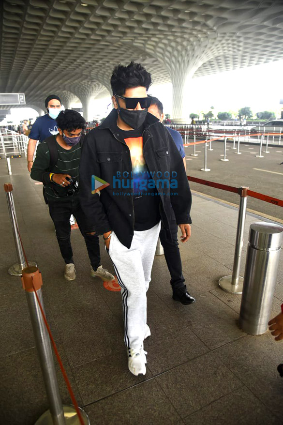 photos tamannaah bhatia hina khan tinaa dattaa and others snapped at the airport 5