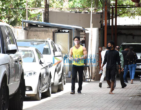 Photos: Tiger Shroff spotted at a dance class in Andheri Photos: Tiger Shroff spotted at a dance class in Andheri