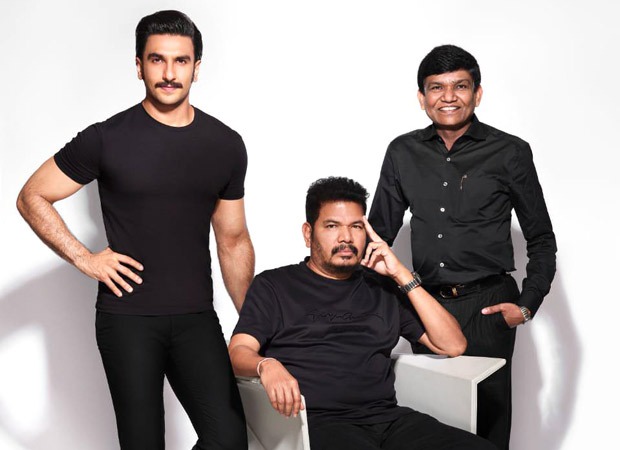 Ranveer Singh – Shankar – Jayantilal Gada come together to remake South blockbuster Anniyan; to go on floors in Mid 2022 Ranveer Singh – Shankar – Jayantilal Gada come together to remake South blockbuster Anniyan; to go on floors in Mid 2022