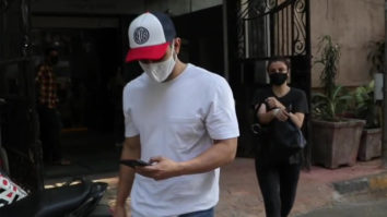 Soha Ali Khan & Kunal Khemu spotted at a clinic in Juhu