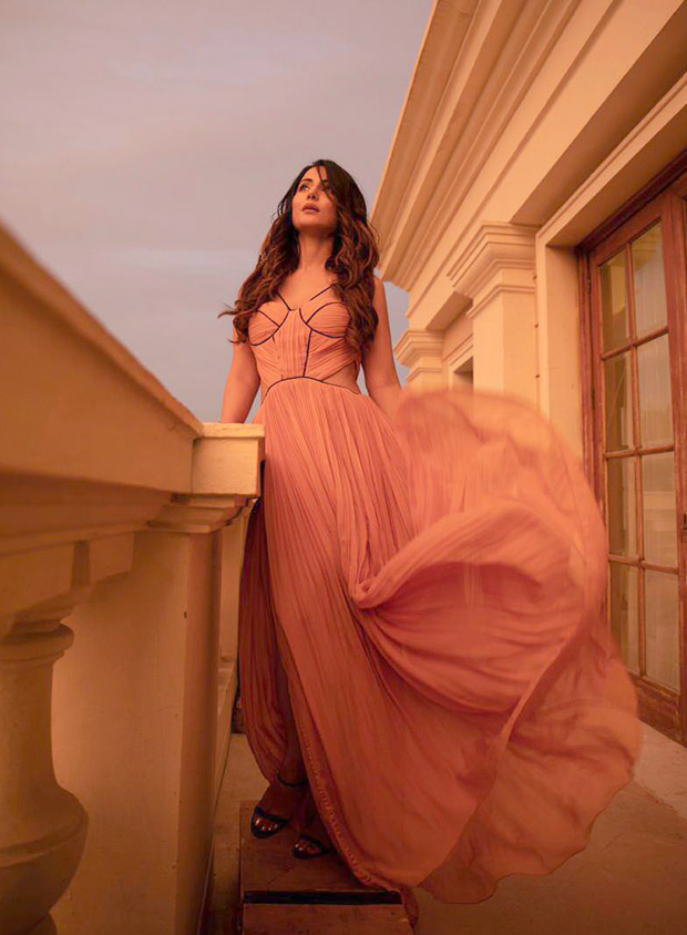 Hina Khan sets summer vibe in peach pleated dress in behind-the-scenes of 'Patthar Wargi' song