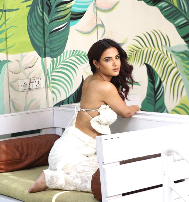 Jasmin Bhasin sets the temperature soaring in sexy white backless top and skirt