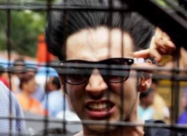 Kartik Aaryan shares a quirky picture while giving another reason to stay at home