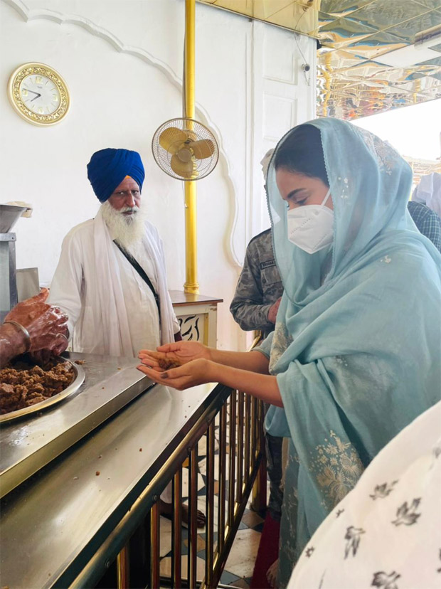 Kangana Ranaut visits the Golden Temple in Amritsar with her family