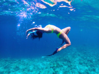 Kiara Advani looks dreamy in neon bikini in underwater photo from her past vacation