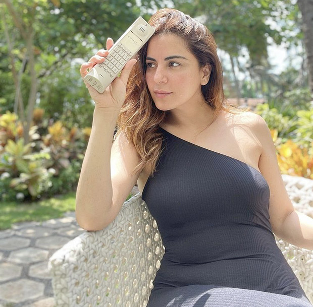 Kundali Bhagya star Shraddha Arya goes make-up free while soaking in the sun dons in one-shoulder bodycon jumpsuit