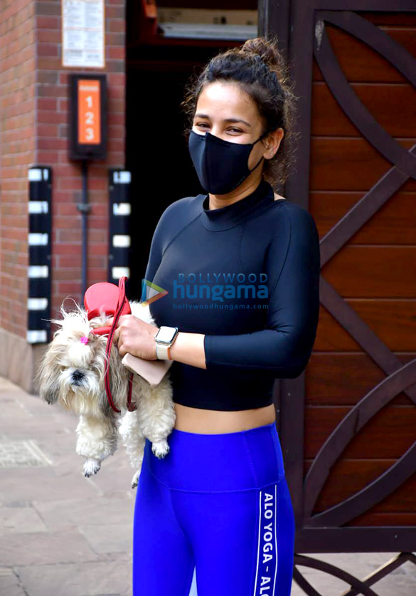 photos aisha sharma spotted in bandra 2 5