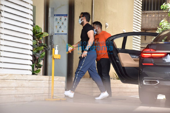 Photos: Ajay Devgn snapped in Juhu Photos: Ajay Devgn snapped in Juhu
