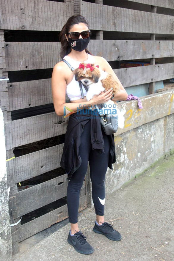Photos: Daisy Shah spotted at a pet clinic in Bandra Photos: Daisy Shah spotted at a pet clinic in Bandra