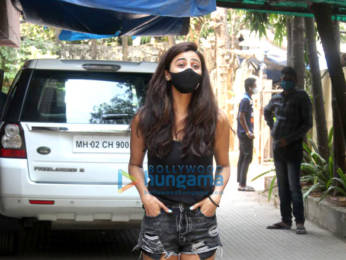 Photos: Daisy Shah spotted at pilates studio in Santacruz