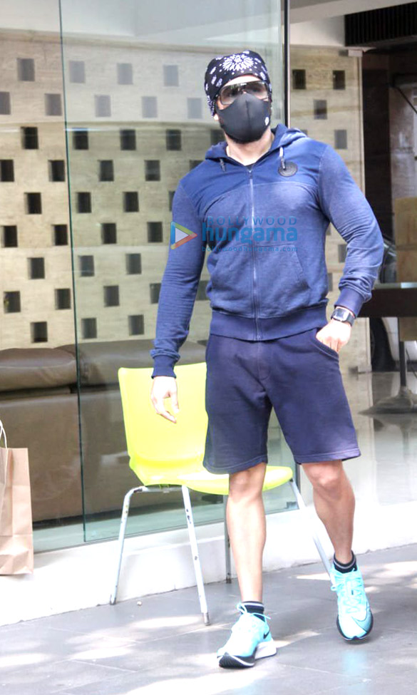 photos emraan hashmi spotted in bandra 2 3