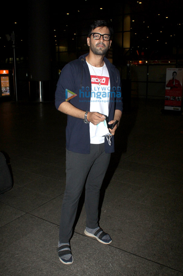 photos erica fernandes and karanvir sharma snapped at the airport 2