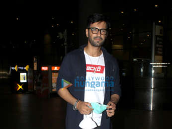 Photos: Erica Fernandes and Karanvir Sharma snapped at the airport