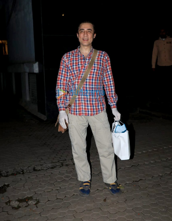 photos faisal khan snapped at a clinic in bandra 4