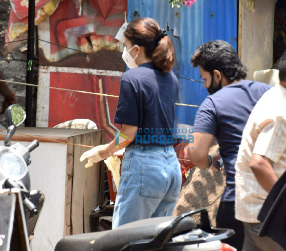 photos jacqueline fernandez snapped at clinic in versova 1